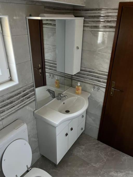 Room In Otocac Helena Экстерьер фото